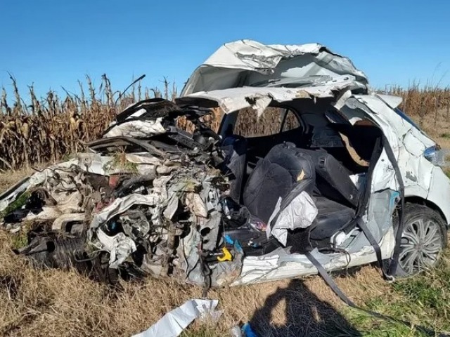 Tres muertos en un choque entre un auto y un camin en la Ruta 5